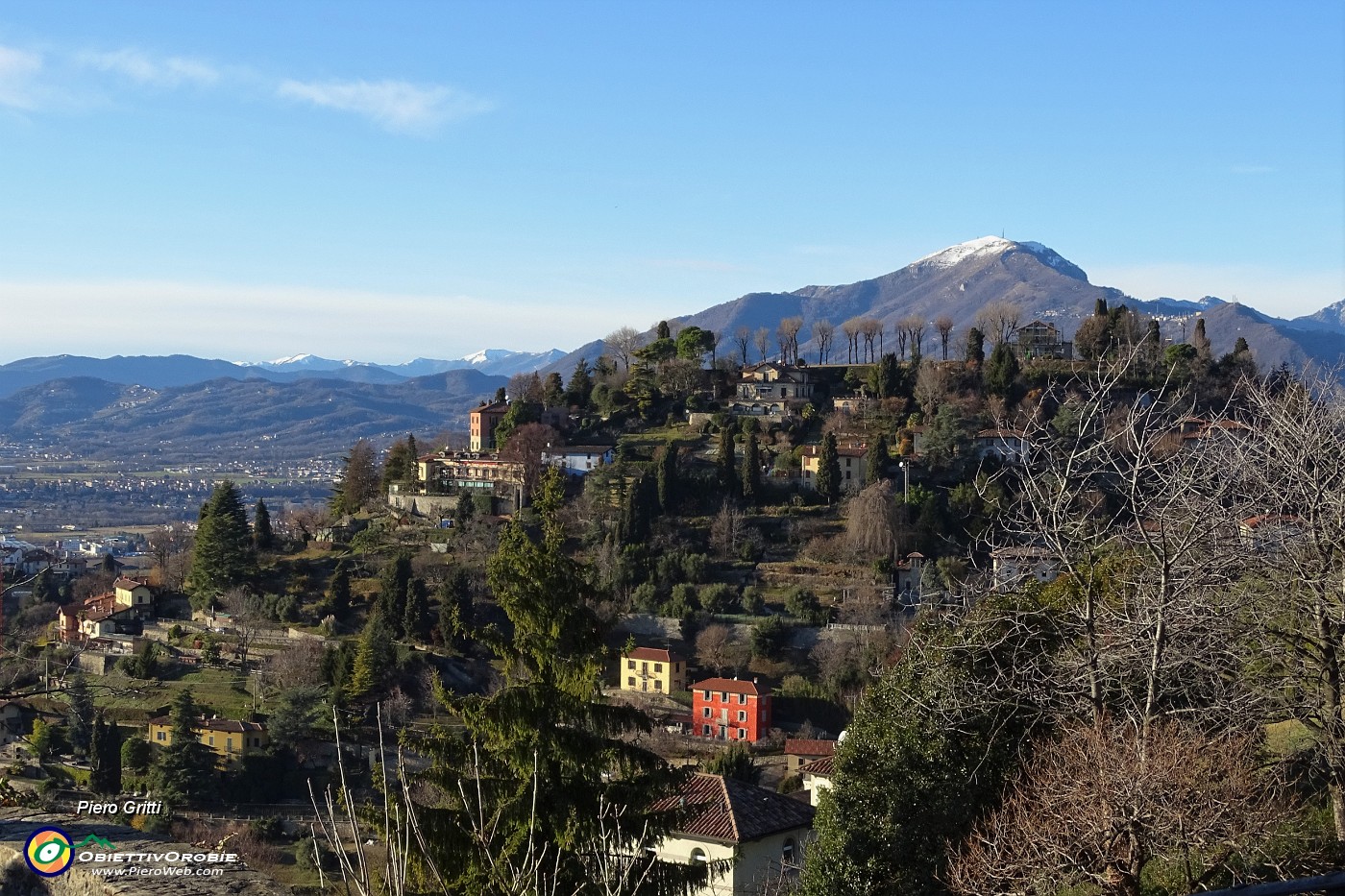 72 Monte Bastia e, oltre, il Linzone.JPG